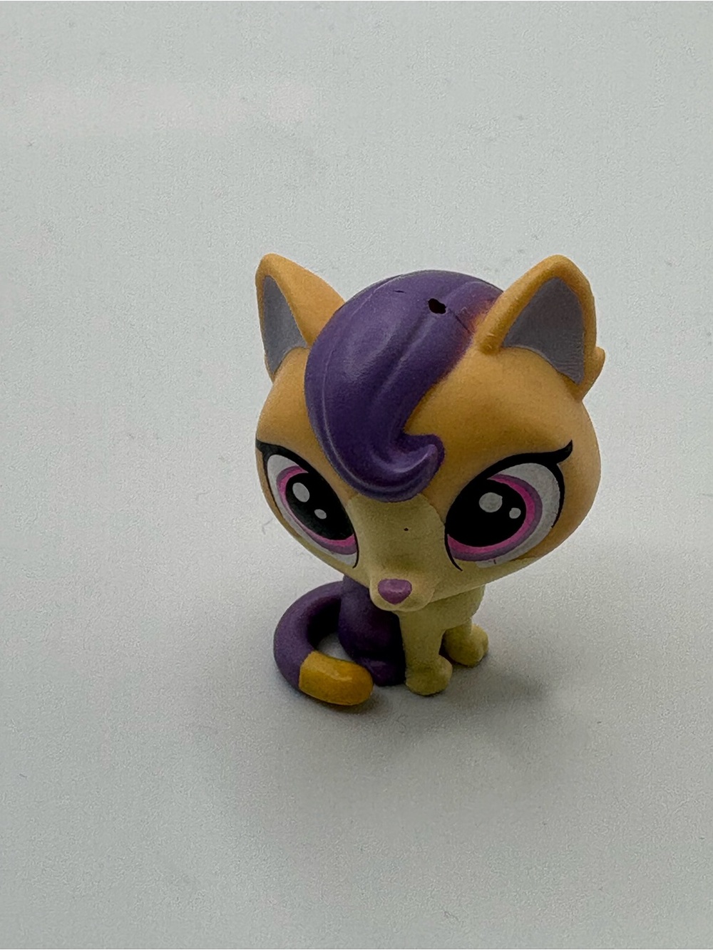 Authentic Hasbro Littlest Pet Shop Floretta Fluffball Cat LPS Yellow Purple 2”
